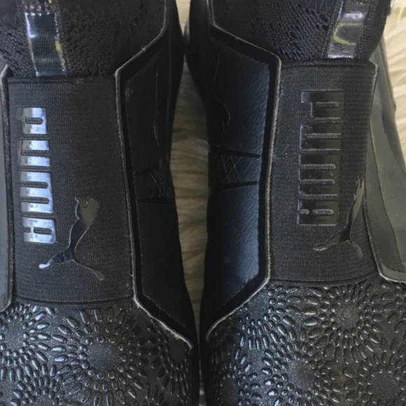 PUMA black sneaker pull on laceless sneaker patent leather & soft inner sleeve - Picture 9 of 12